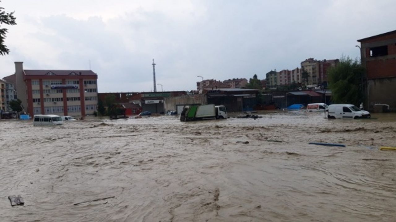 Türkeli de sel teslim: Yollar çöktü!