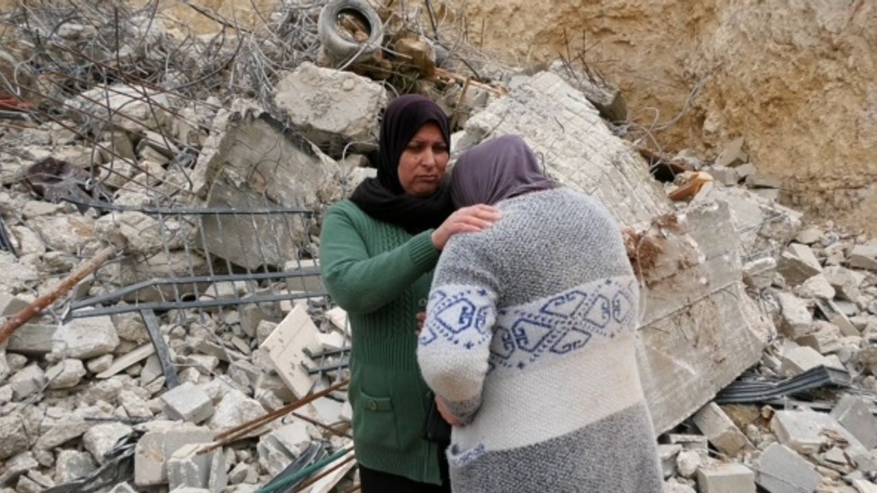 Filistinli ailenin evini yıktılar