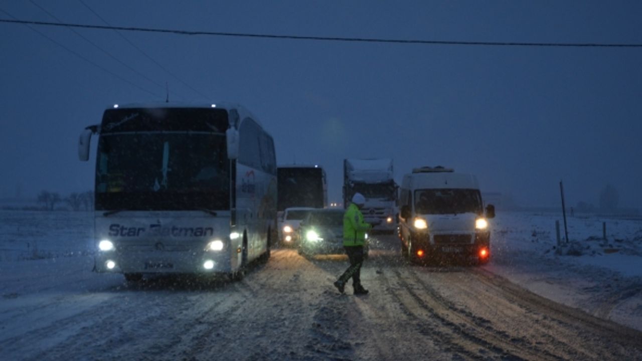 Konya - Adana yolu 16 saattir kapalı