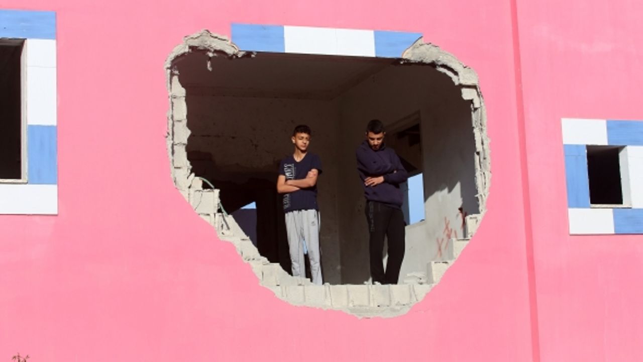 İsrail güçleri Filistinli tutuklunun evini yıktı