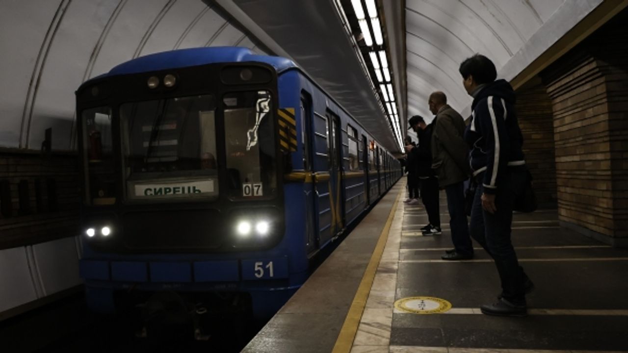 Kiev metroları yeniden faaliyette!