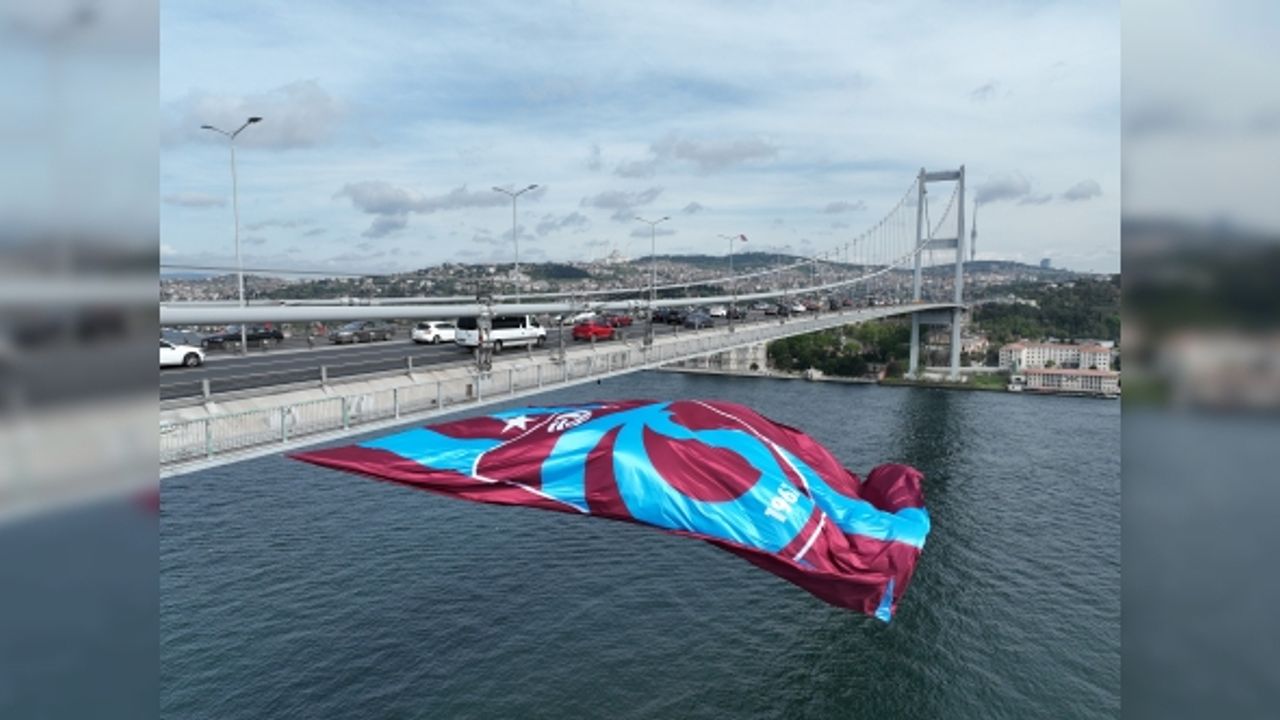 Trabzonspor bayrağı 15 Temmuz Şehitler Köprüsü’nde