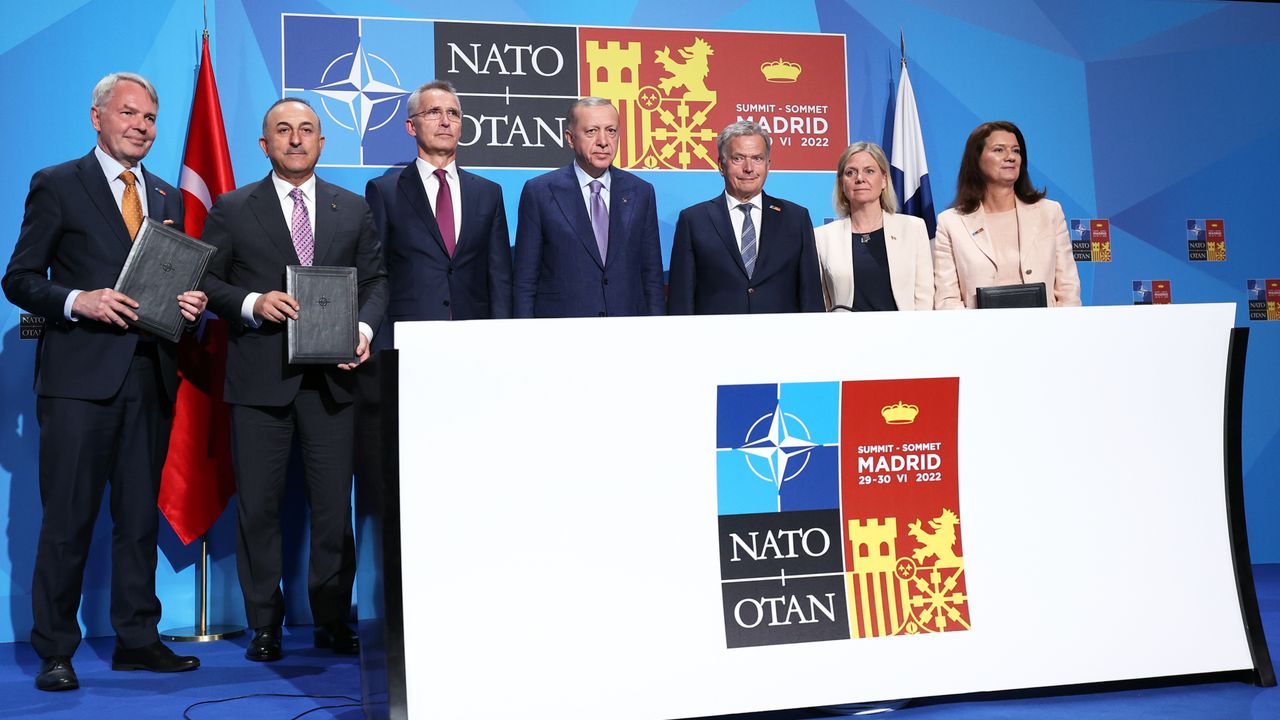 NATO'daki 4'lü zirveden anlaşma çıktı!