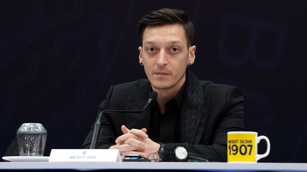 Mesut Özil, hakkında çıkan iddialara yanıt verdi