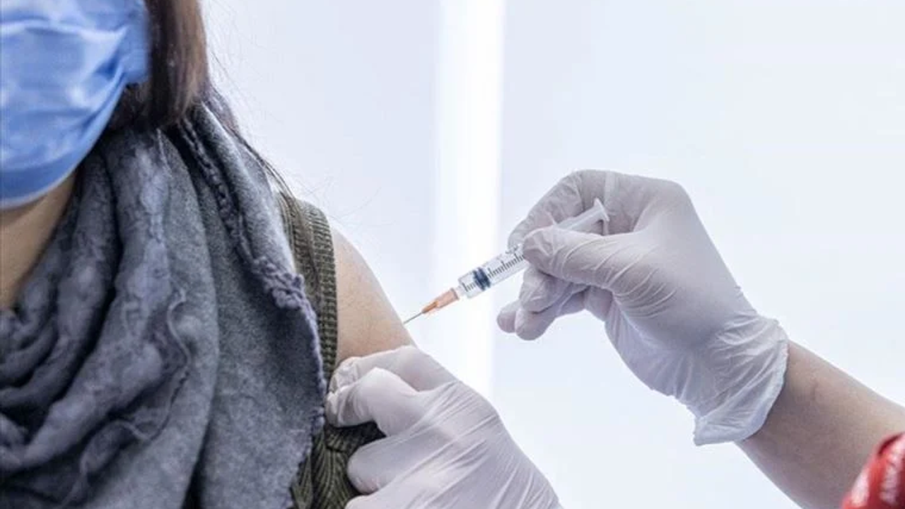 Sağlık görevlisinin 30 çocuğa aynı şırıngayla aşı yaptığı ortaya çıktı!