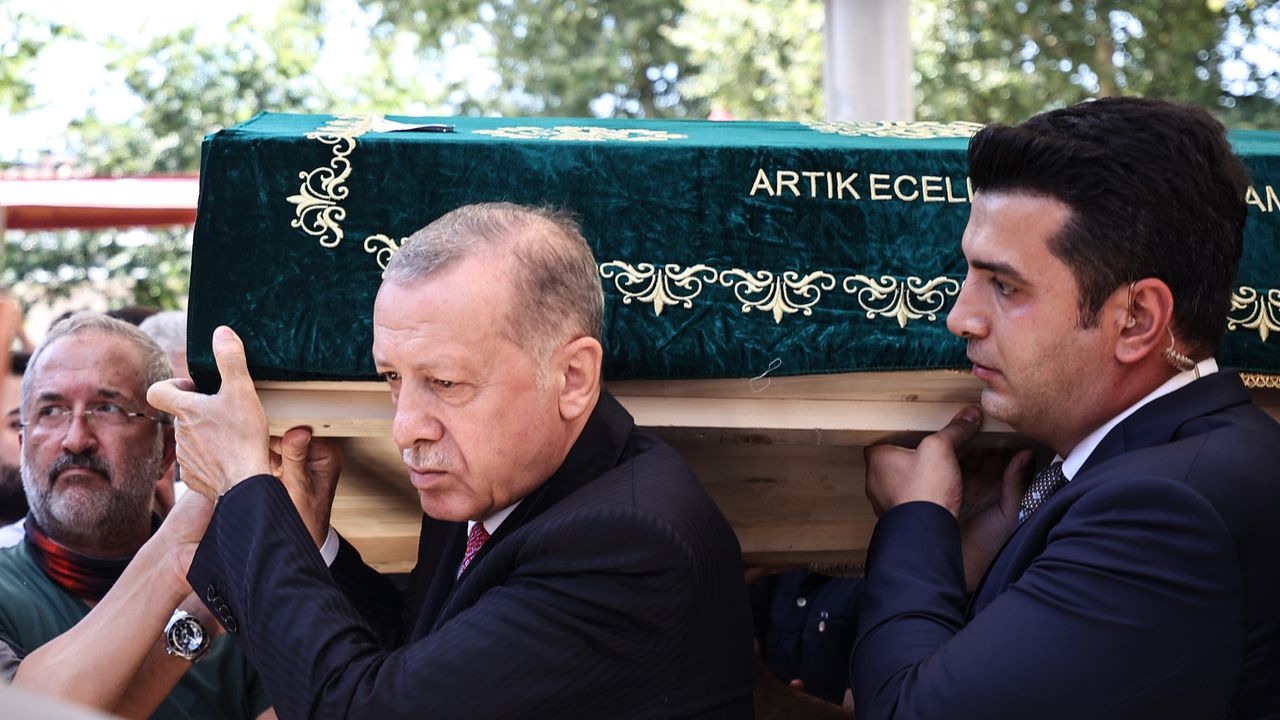 Cumhurbaşkanı Tillolular Derneği Başkanı'nın cenazesine katıldı
