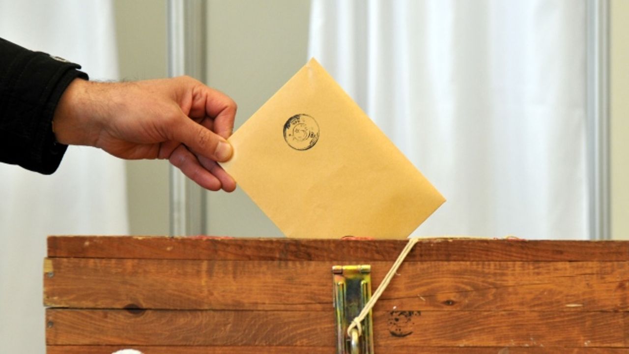 KKTC'de oy verme işlemi başladı