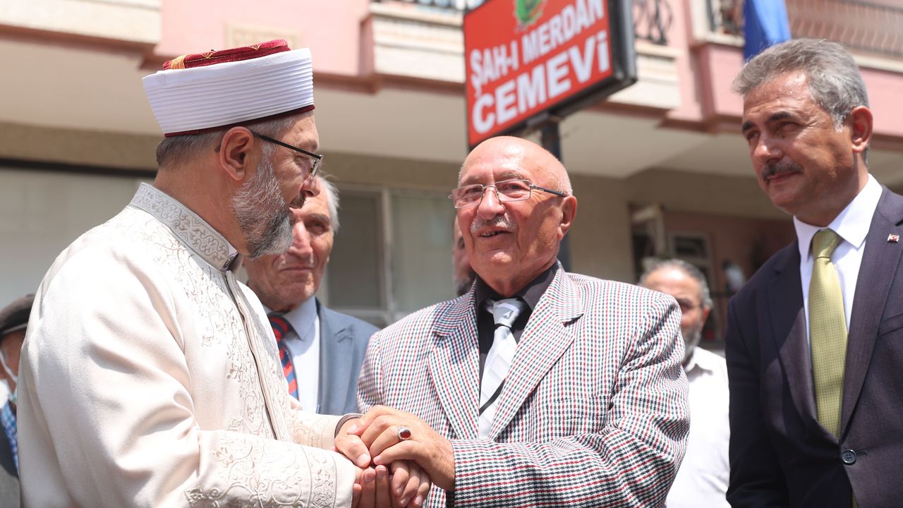 Ali Erbaş'tan Cemevi'ne ziyaret
