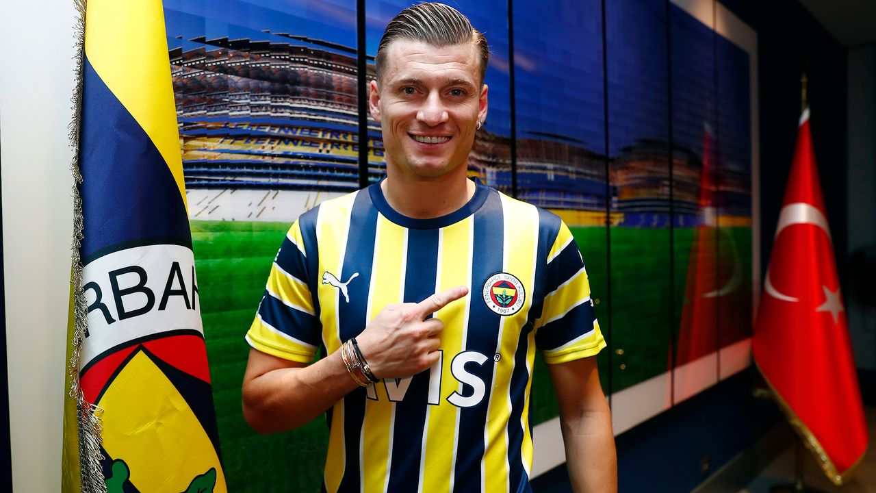 Fenerbahçe, Ezgjan Alioski'yi resmen duyurdu