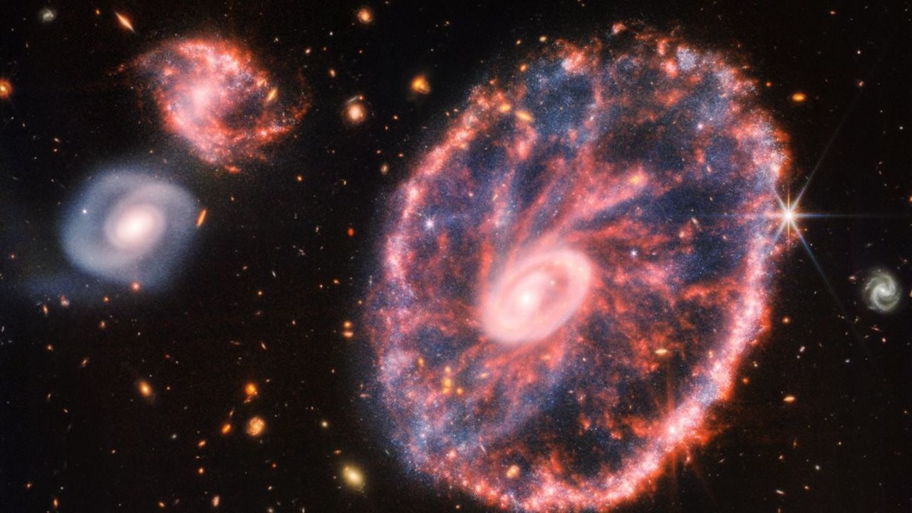 James Webb Teleskobu Cartwheel Galaksisi’ni görüntüledi