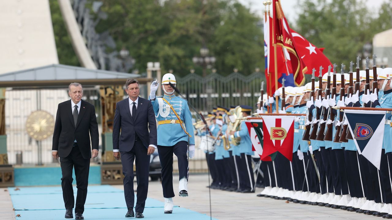 Slovenya Cumhurbaşkanı resmi törenle karşılandı