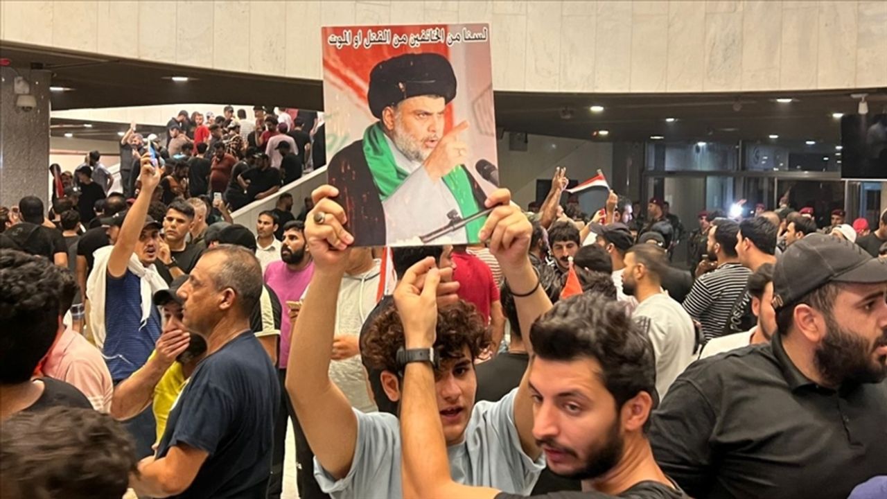 Irak’ta Sadr anayasa ve rejim değişikliği istedi