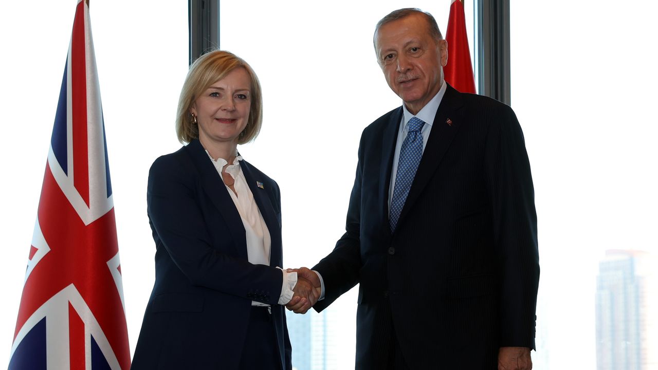 Cumhurbaşkanı Erdoğan, İngiltere Başbakanı Truss'ı kabul etti