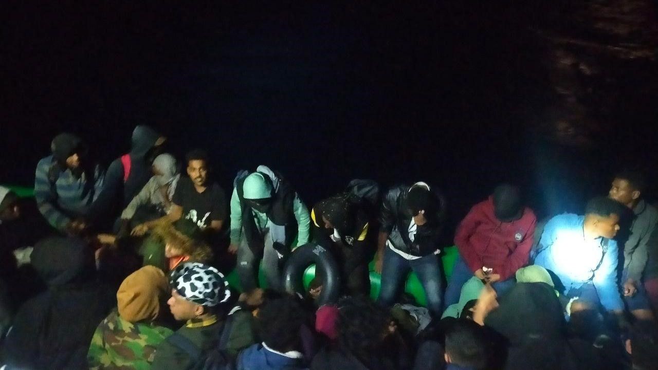 Türk karasularına itilen 45 göçmen kurtarıldı