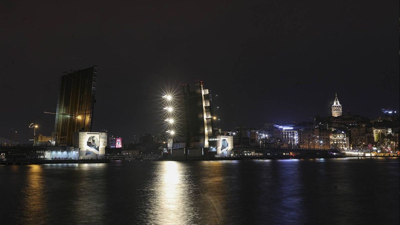 Galata ve Atatürk köprüleri gece araç trafiğine kapatıldı
