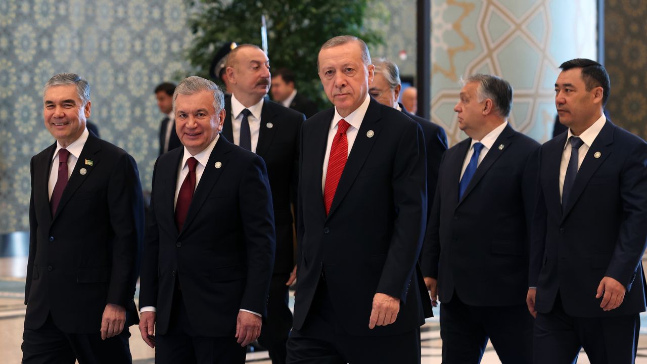Cumhurbaşkanı Erdoğan, Özbekistan'dan ayrıldı