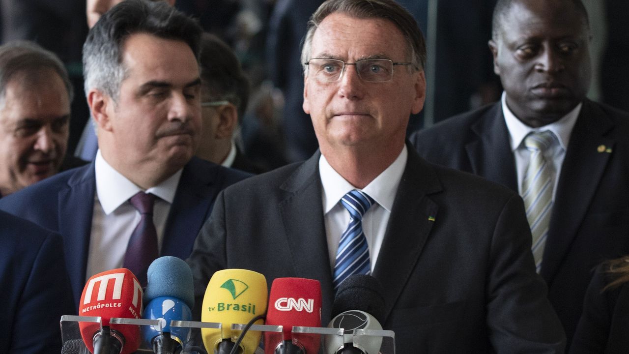 Seçimi kaybeden Bolsonaro sessizliğini bozdu