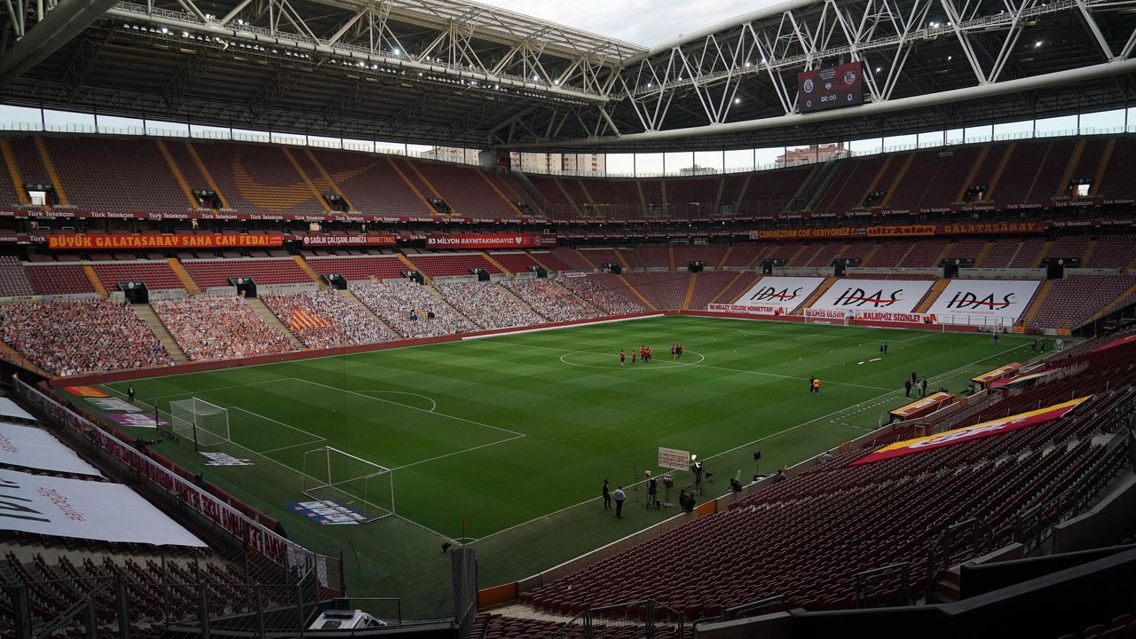 Nef Stadyumu’nda 13. Galatasaray - Beşiktaş derbisi