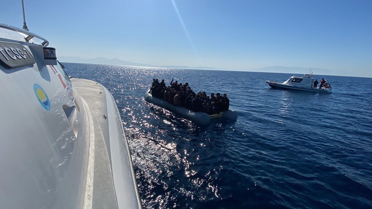 Ege denizinde 130 göçmen kurtarıldı