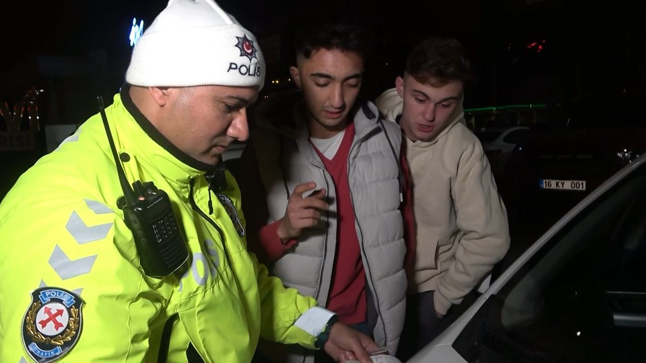 17 yaşında alkollü sürücü dakikalarca polise dil döktü!