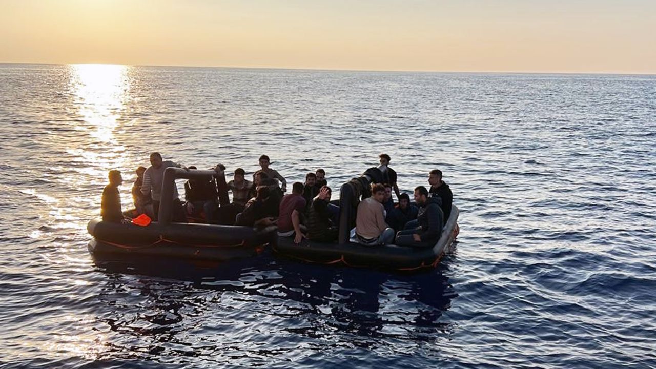 63 düzensiz göçmen kurtarıldı