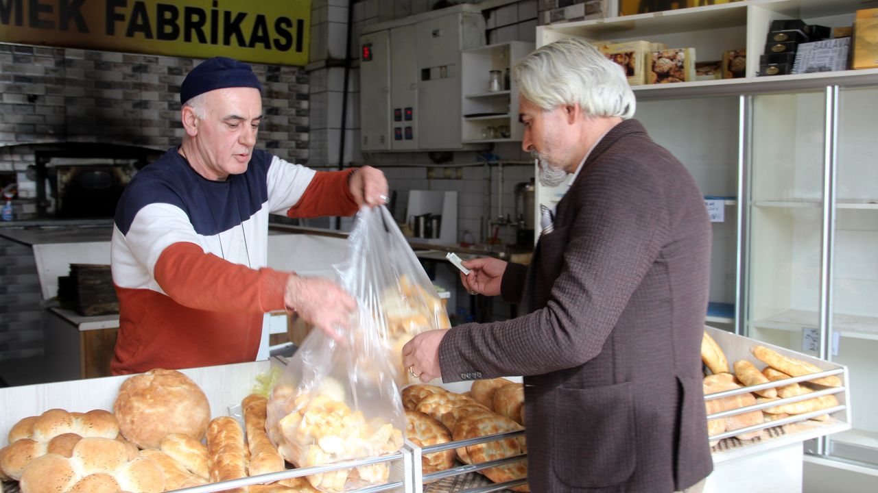 Tehditlere rağmen Türkiye’nin en ucuz ekmeğini satıyor!