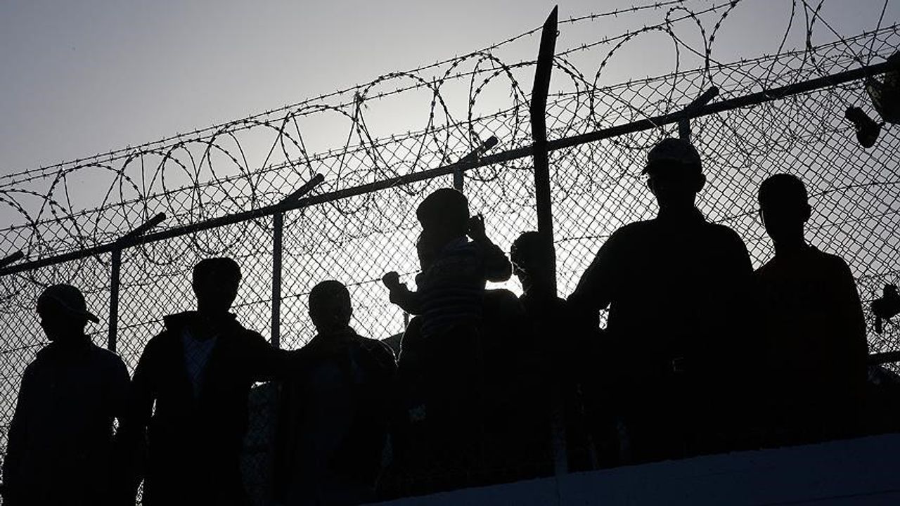 Sınır dışı edilen düzensiz göçmen sayısı 100 bini aştı