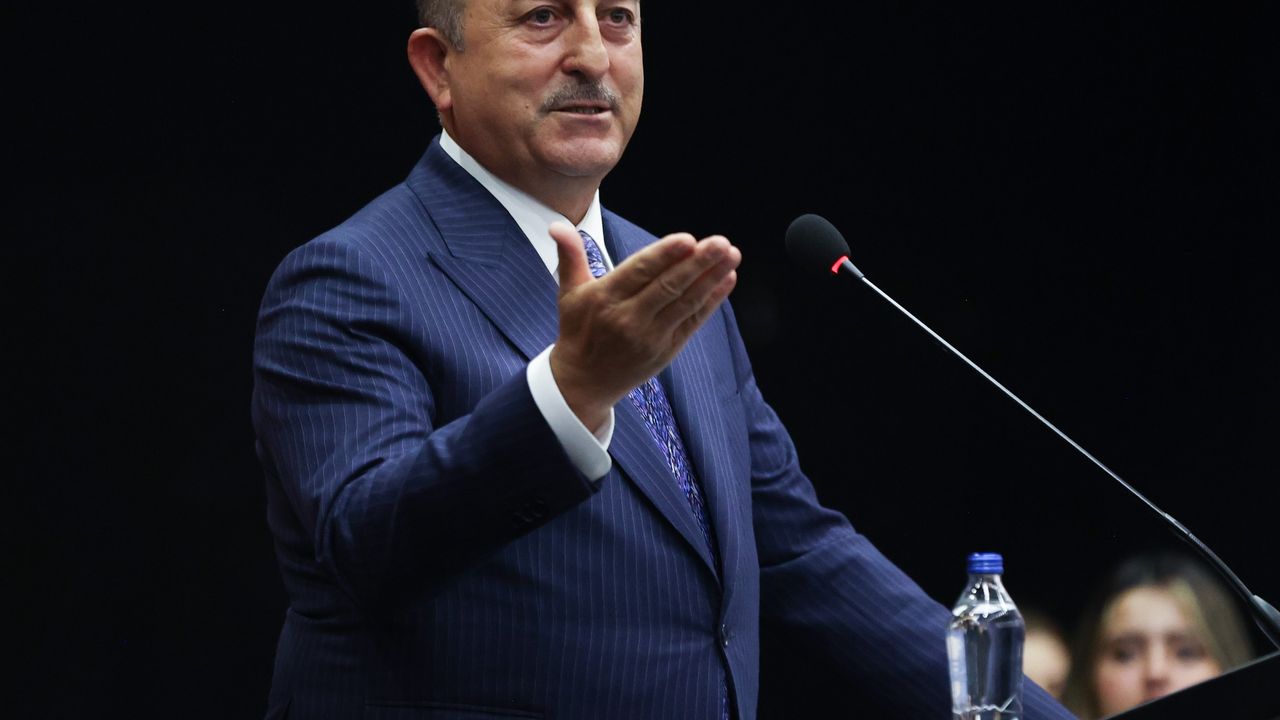 Bakan Çavuşoğlu'dan Yunanistan'a tepki