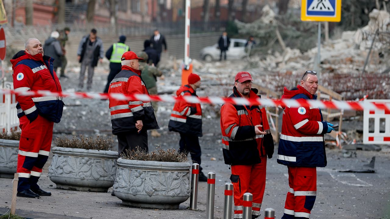 Kiev bombalar altında yeni yıla giriyor