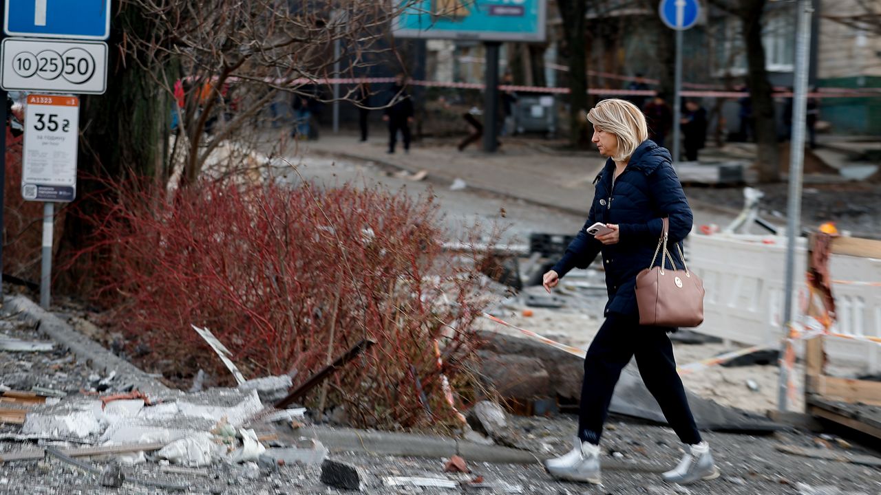Rusya, Ukrayna'nın Herson kentinde yerleşim bölgesini vurdu