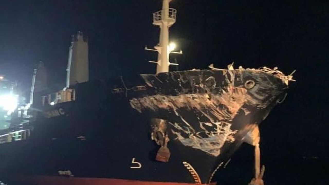 İstanbul Boğazı'nda iki gemi çarpıştı!
