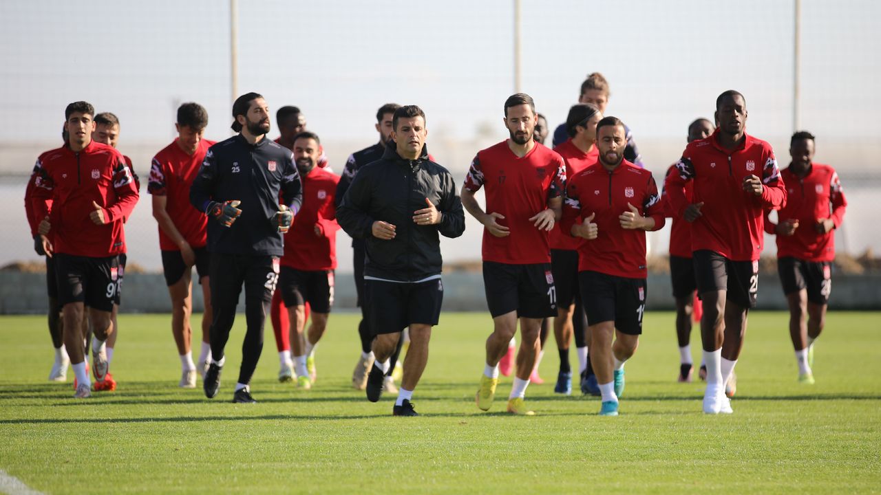 Sivasspor hazırlıklarını Antalya’da sürdürüyor