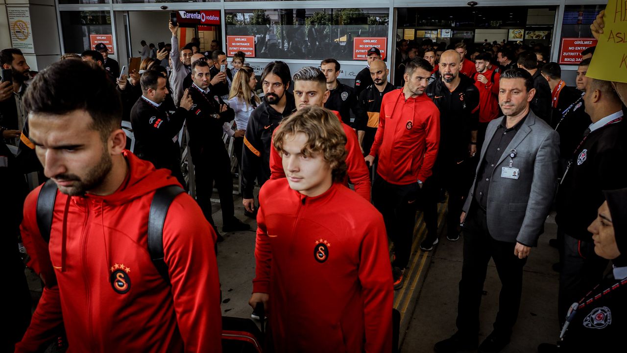Galatasaray'a havalimanında coşkulu karşılama