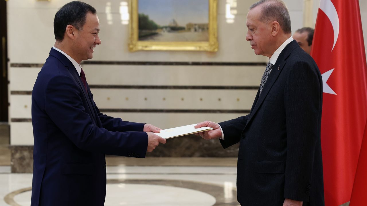 Erdoğan, Kırgızistan Büyükelçisi Ruslan Kazakbaev’i kabul etti