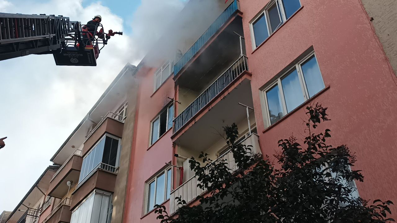 Korkutan yangında 6 kişi tahliye edildi