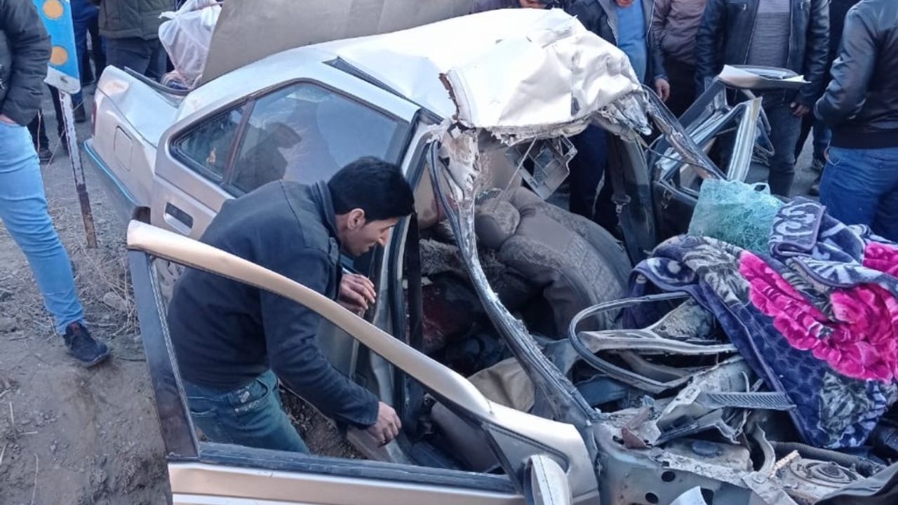 İran'da Türk vatandaşları kaza yaptı: 4 ölü, 1 yaralı