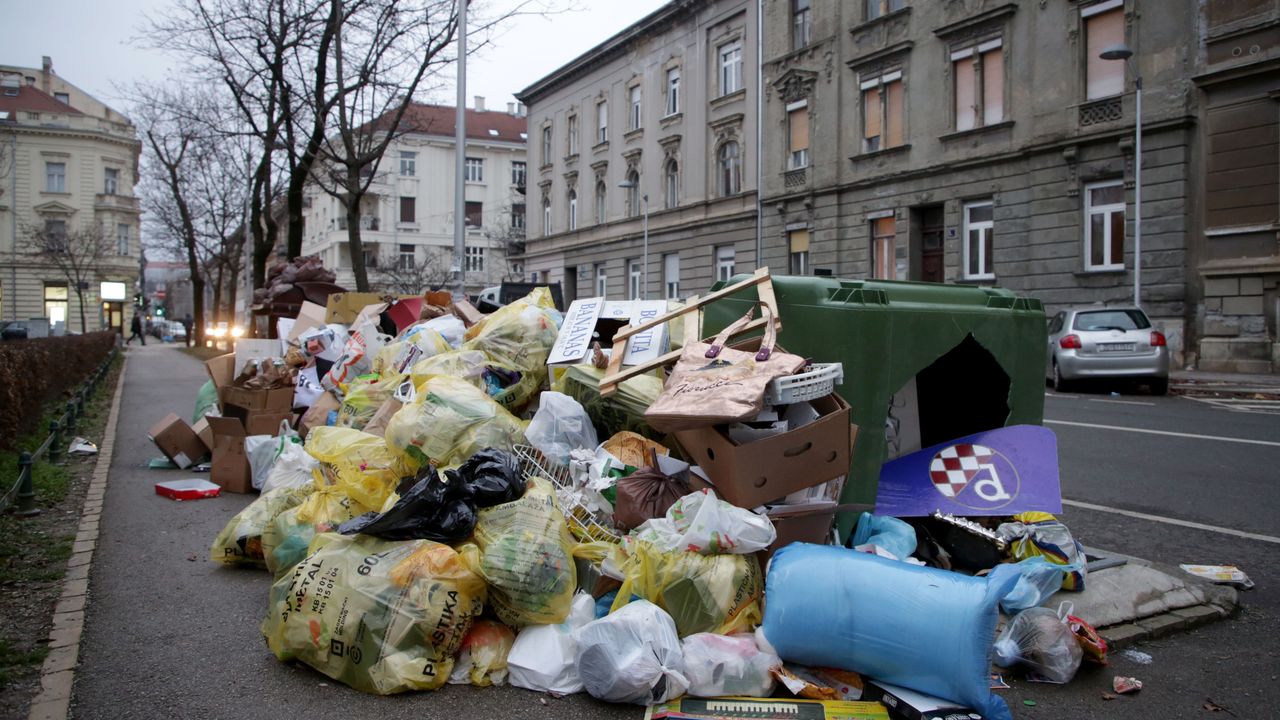 Zegreb sokakları çöp yığınlarıyla doldu