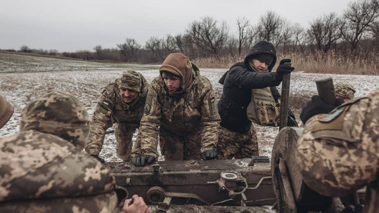 Ukraynalılar, Belarus sınırında orduyla hendek kazdı