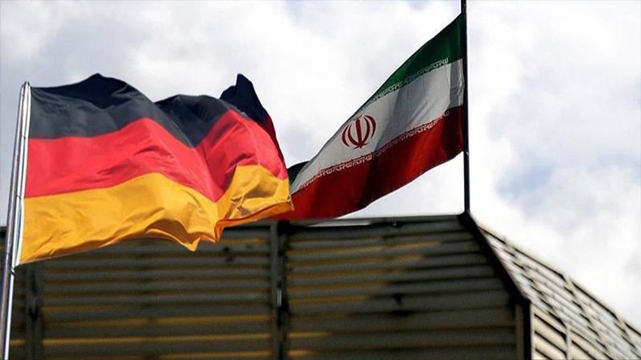 Alman hükümeti, İran'ın Berlin Büyükelçiliğindeki 2 çalışanını istenmeyen kişi ilan etti