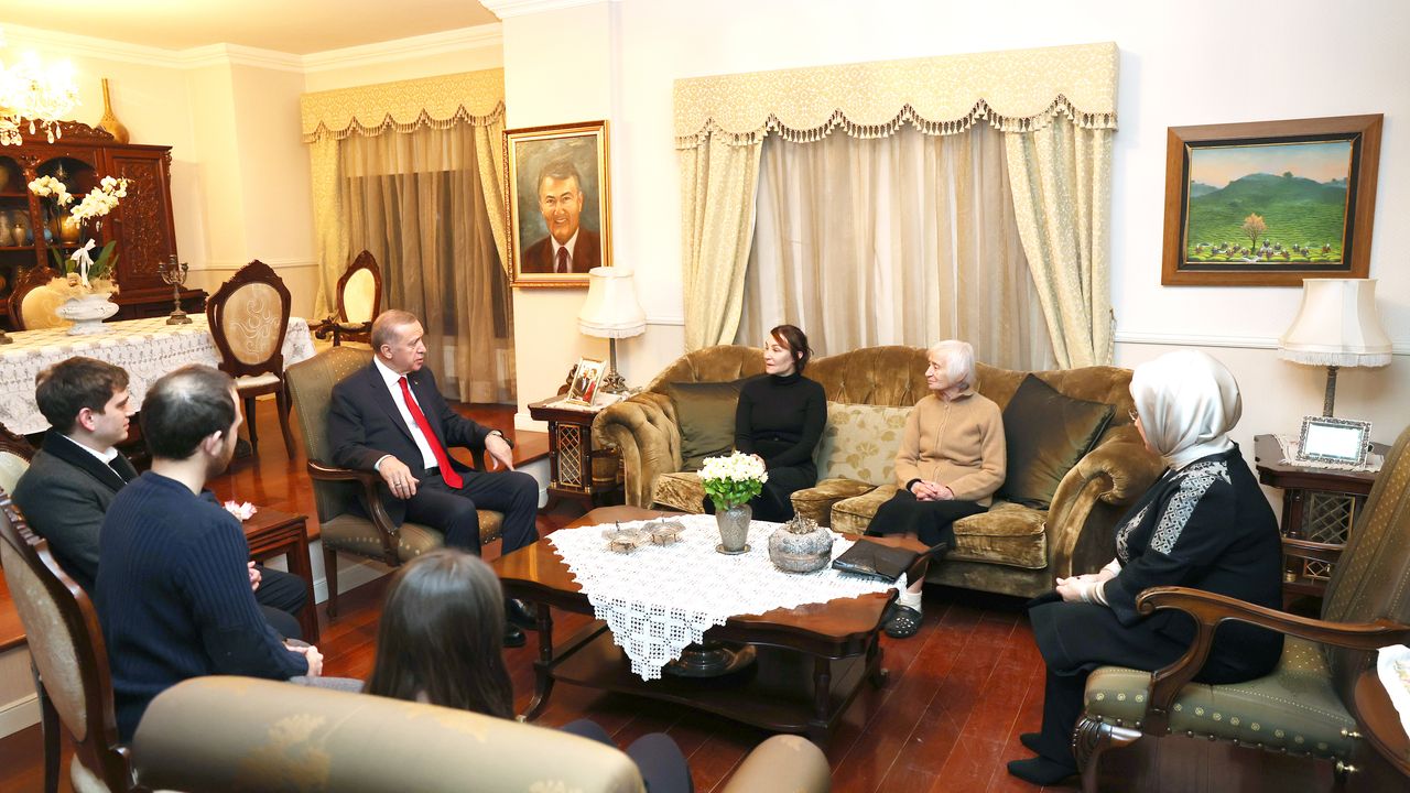 Cumhurbaşkanı Erdoğan'dan Baykal'ın ailesine taziye ziyareti
