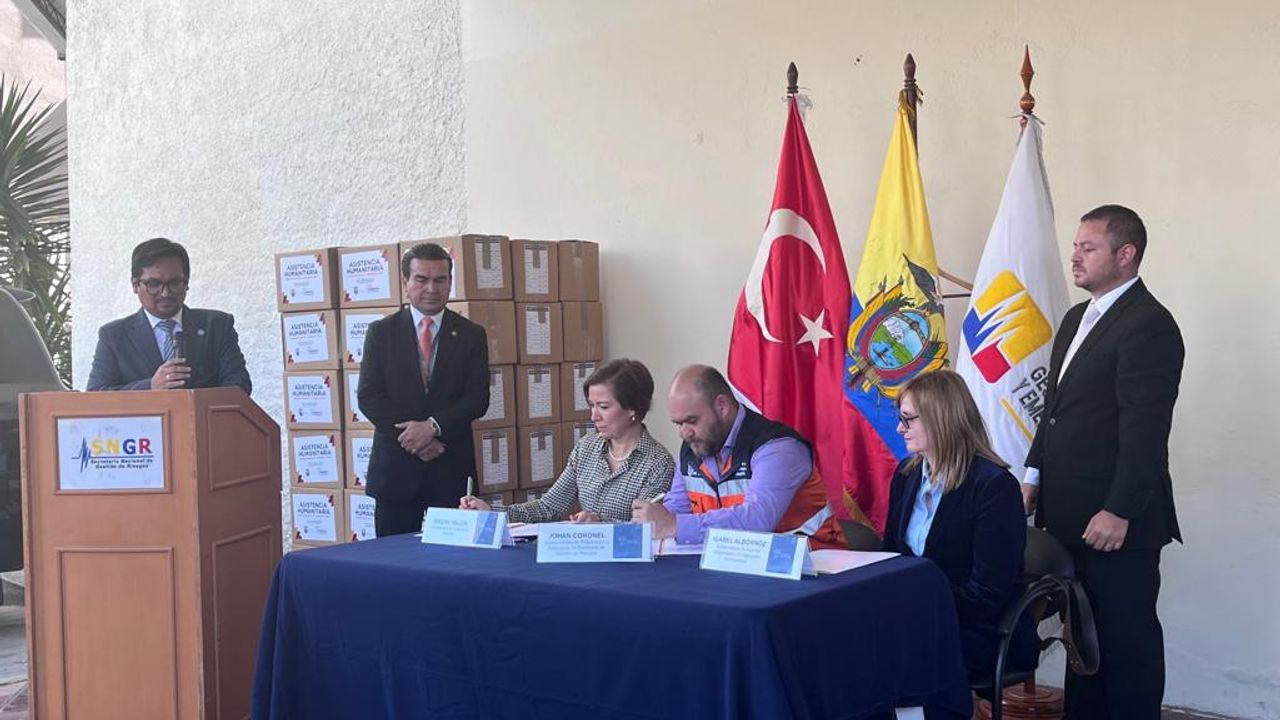 Ekvador'da Türkiye'de için tonlarca yardım malzemesi toplandı
