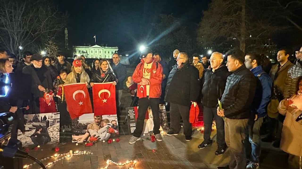 Beyaz Saray önünde Türkiye için mum yakıldı!