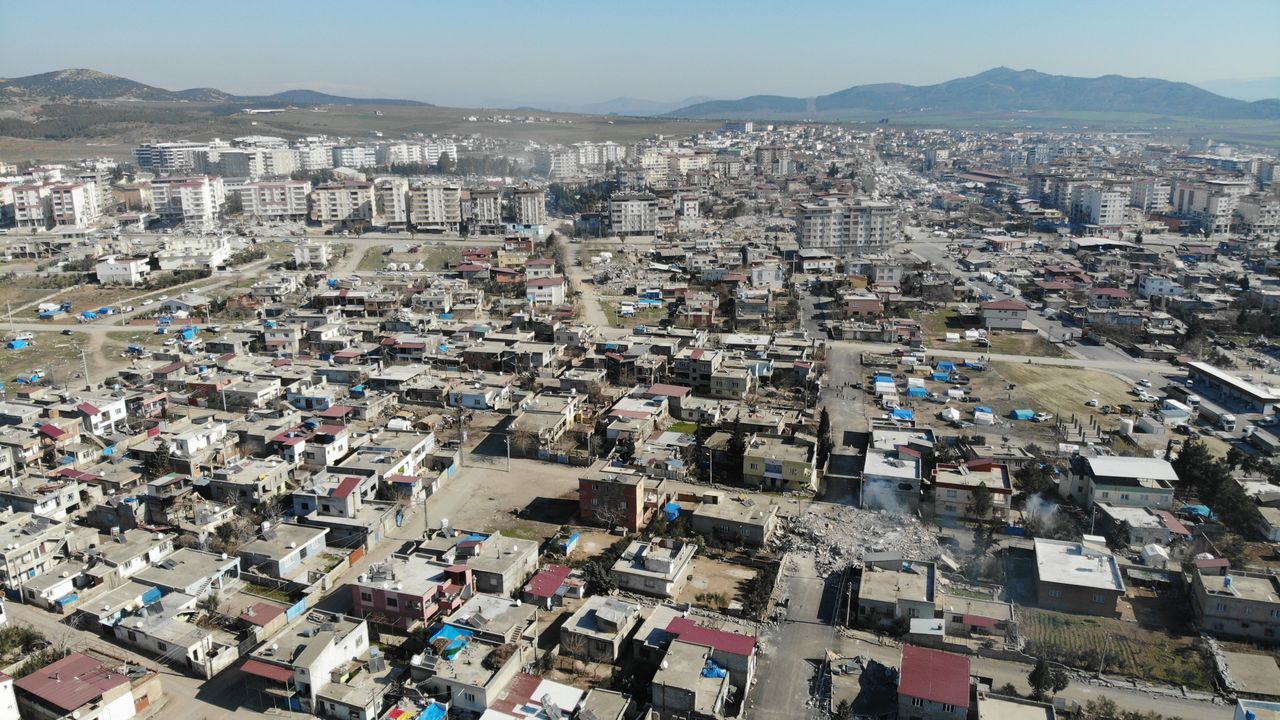 Depremde hasar gören Nurdağı tamamen yıkılacak