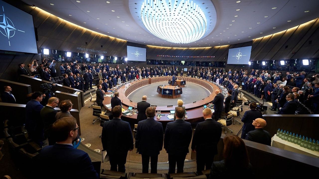 NATO'dan Türkiye için 1 dakikalık saygı duruşu