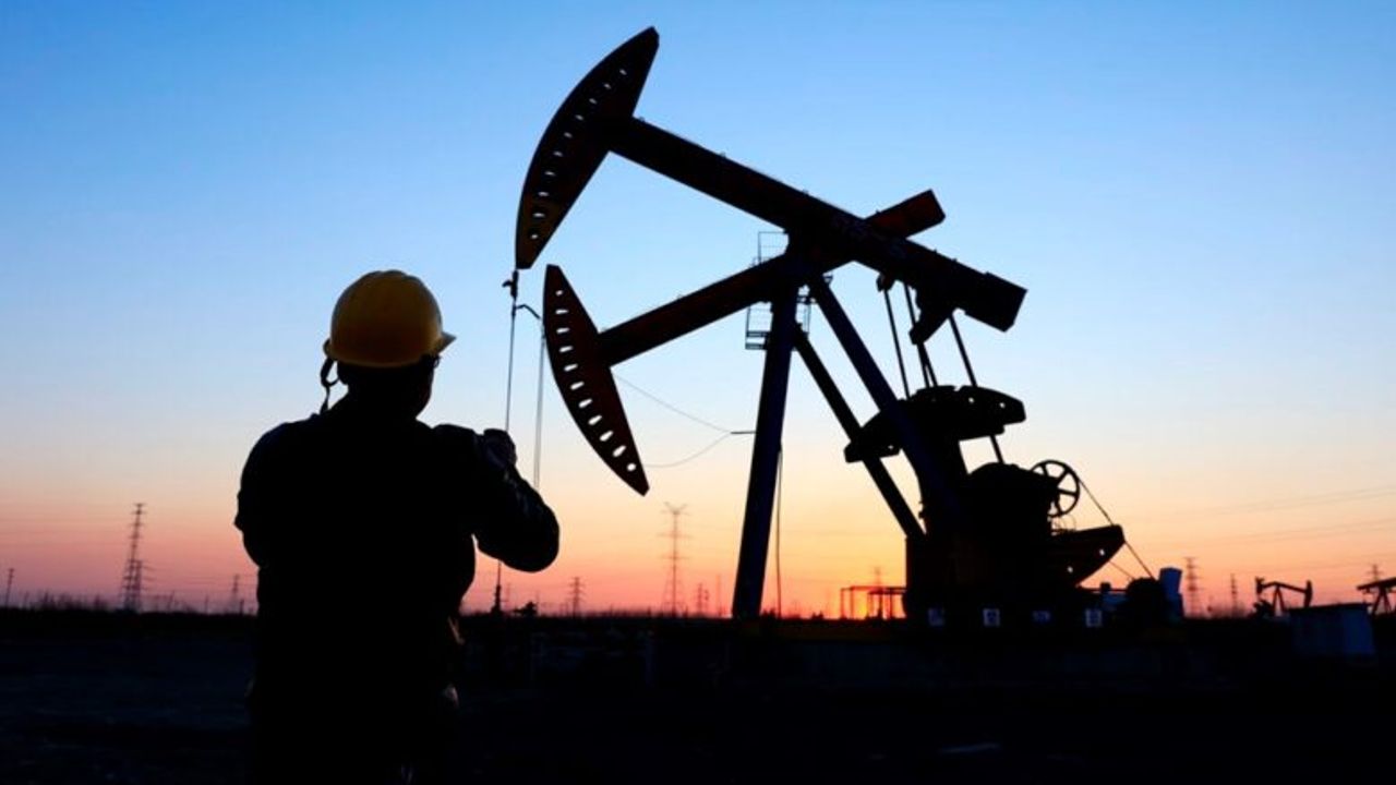 Brent petrolün varil fiyatı 82,60 dolar