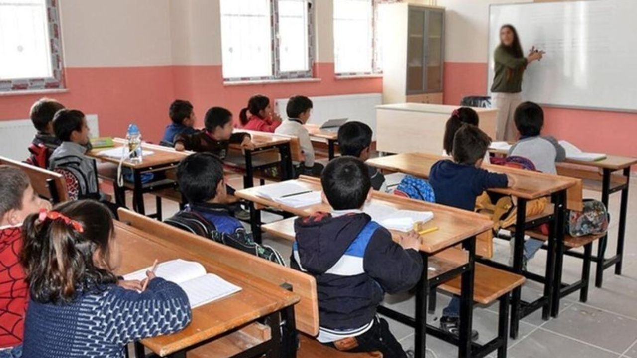 Deprem bölgesinde 4 il için 'kademeli eğitim' kararı