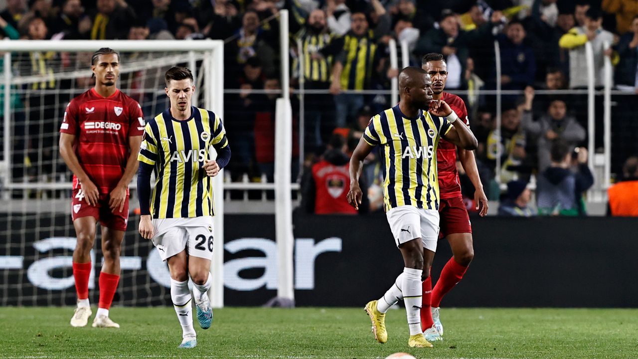 Fenerbahçeli taraftarlardan 'istifa' çağrısı