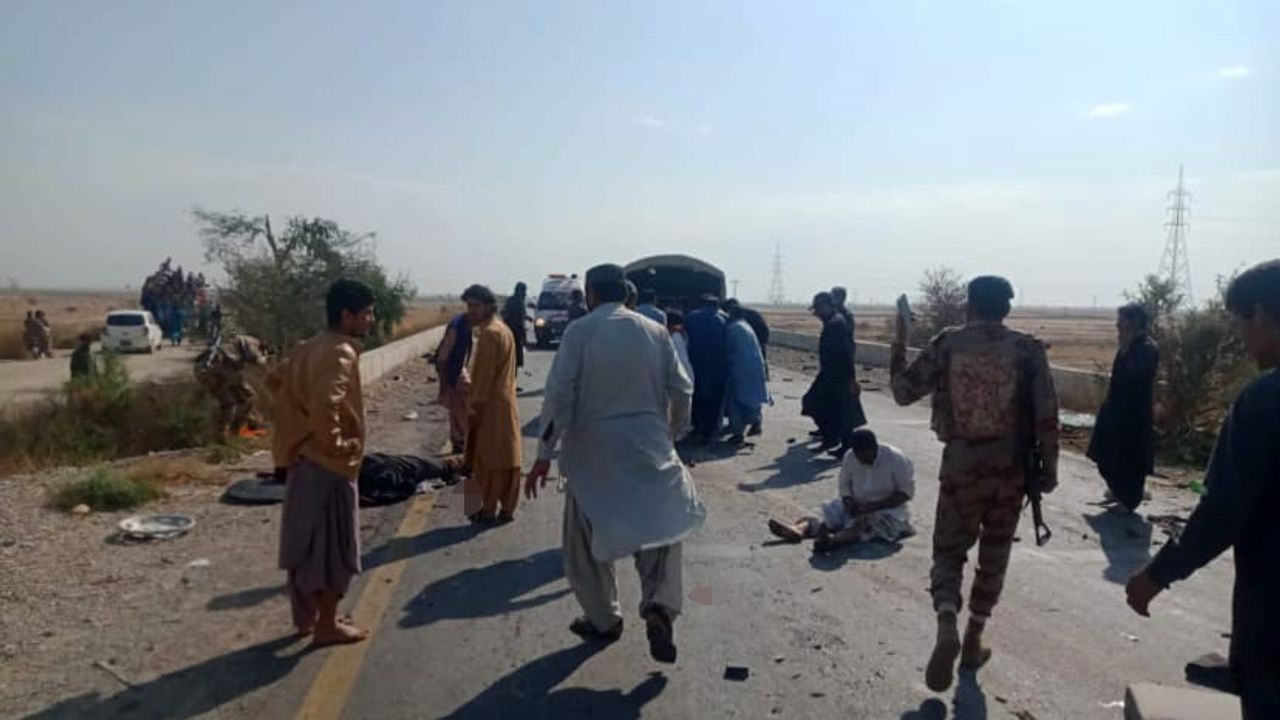 Polis aracına bombalı saldırı: 9 ölü, 9 yaralı