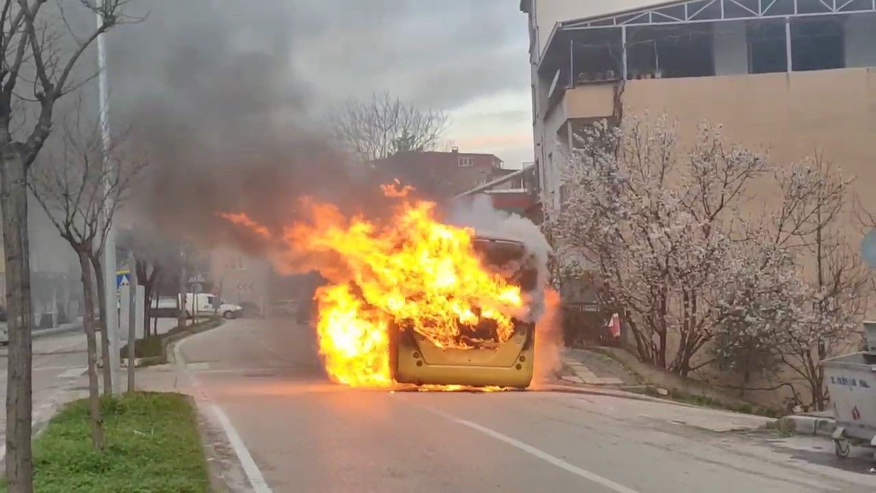 Halk otobüsü alev alev böyle yandı!