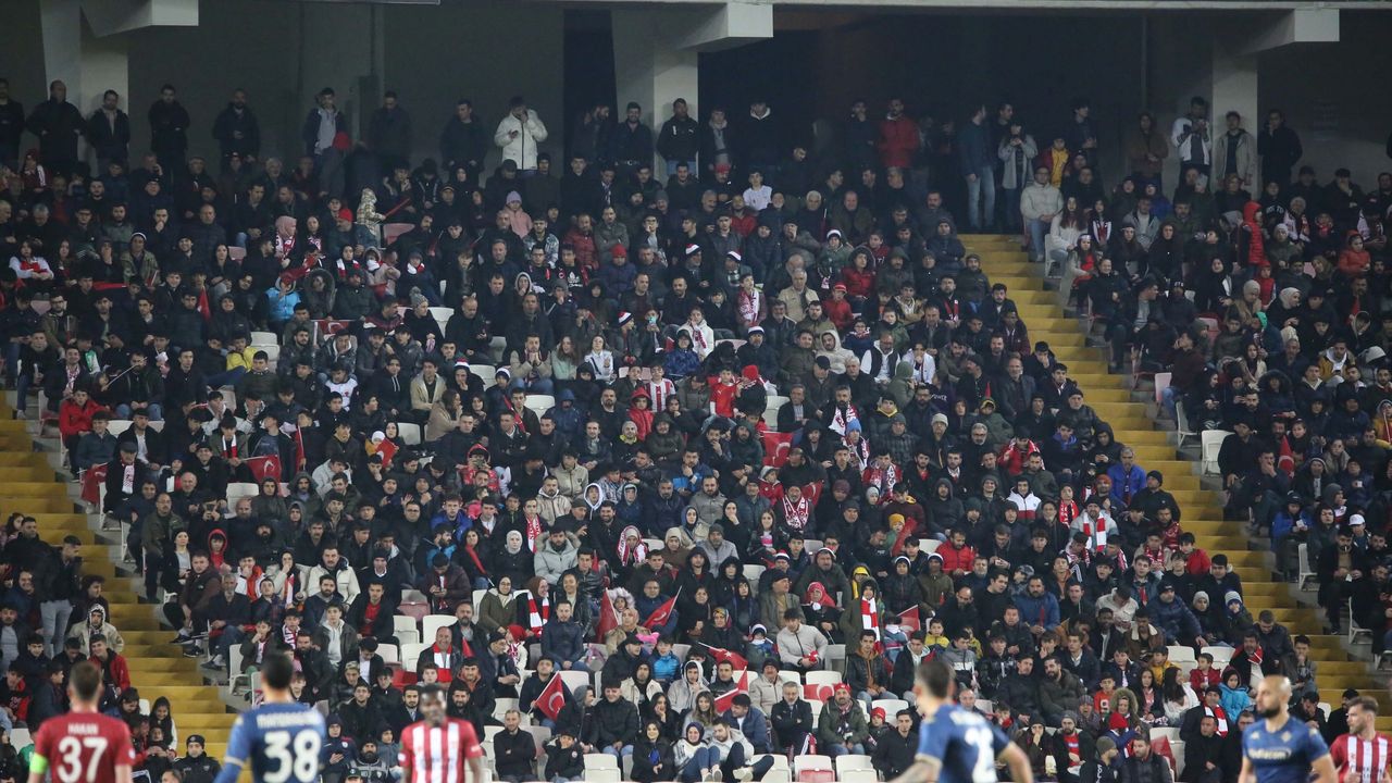 Depremzedeler Sivasspor maçını ücretsiz izledi